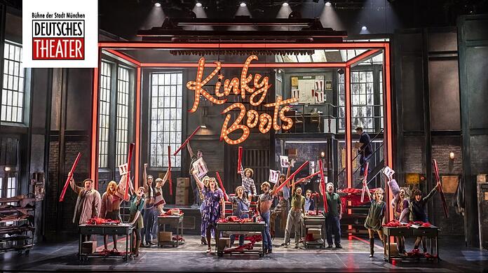 Bei Kinky Boots dreht sich alles um eine außergewöhnliche Freundschaft – und eine gewagte Geschäftsidee, um die Schuhfabrik zu retten: High Heels für starke Persönlichkeiten.