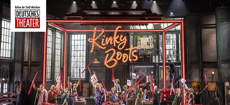 Bei Kinky Boots dreht sich alles um eine außergewöhnliche Freundschaft – und eine gewagte Geschäftsidee, um die Schuhfabrik zu retten: High Heels für starke Persönlichkeiten.