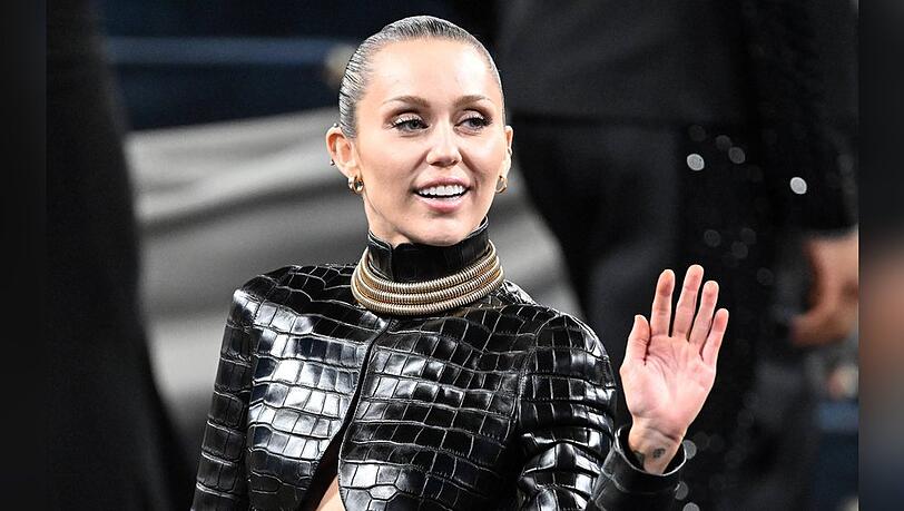 Miley Cyrus erhält einen Stern in Hollywood.