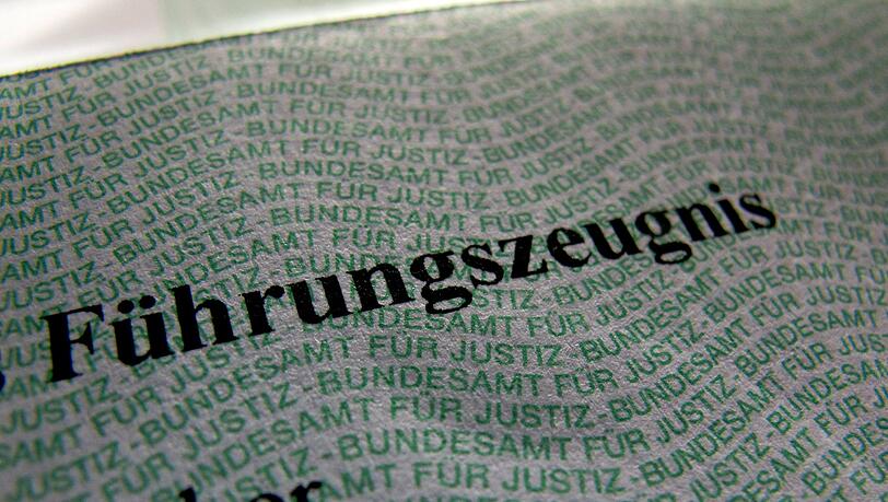 Das F&uuml;hrungszeugnis auf Papier soll weiter verf&uuml;gbar sein. (Symbolbild)