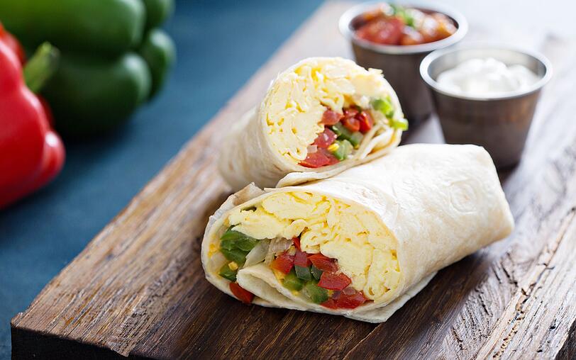 Tortilla-Wraps sind vielseitig und vor allem schnell zubereitet. Belegen lässt sich so ein Wrap zum Beispiel mit Rührei, Gemüse, Peperoni und Guacamole. Letztere können Sie ganz einfach selbst zubereiten ... Tortilla-Wraps sind vielseitig und vor allem schnell zubereitet. Belegen lässt sich so ein Wrap zum Beispiel mit Rührei, Gemüse, Peperoni und Guacamole. Letztere können Sie ganz einfach selbst zubereiten ...