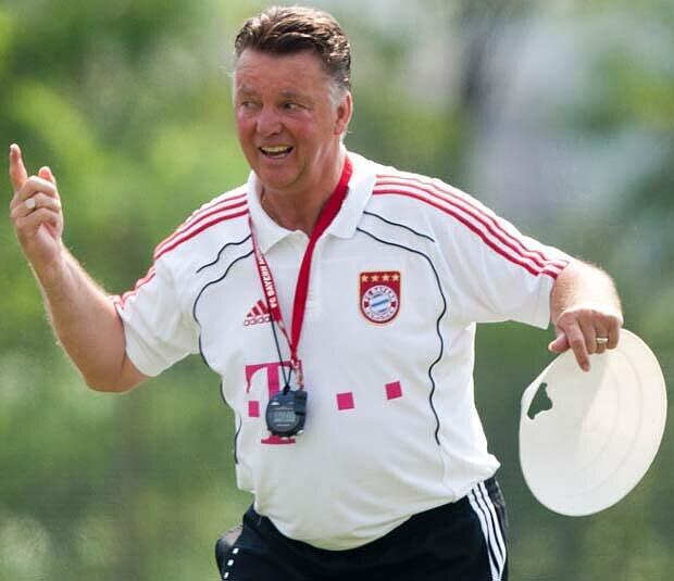 Er war kein Leisetreter beim FC Bayern: Al "Feierbiest" tanzte er mit OB Christian Ude auf dem Rathausbalkon und machte auch in der Lederhose eine anshehnliche Figur. Jetzt wird Louis van Gaal 60. Hier gibt's nochmal seine besten Bilder beim FC Bayern.