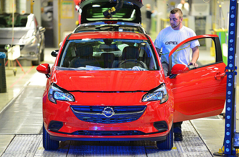 Opel Corsa rollen im Eisenacher Werk vom Band. Der Autobauer setzt seinen Erholungskurs fort.