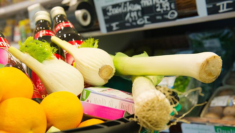 Biolebensmittel sollten nach dem Willen der Gr&uuml;nen von der Mehrwertsteuer befreit werden. Das w&uuml;rde daf&uuml;r sorgen, dass sich mehr Menschen das gesunde Essen leisten k&ouml;nnten. Auch die Landwirte in Bayern w&uuml;rden davon profitieren. (Illustration)