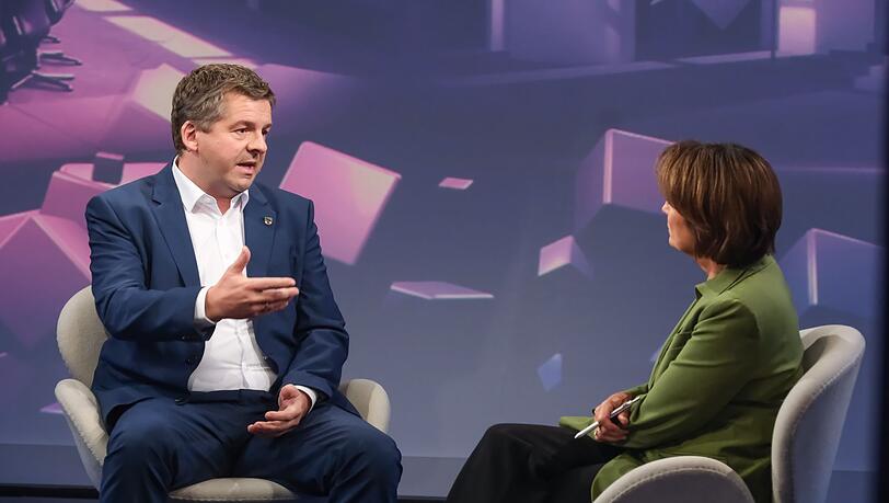 Sachsen-Anhalts Ministerpr&auml;sident Sven Schulze lie&szlig; sich in der ARD-Talkshow "Maischberger" nicht von der AfD k&ouml;dern.