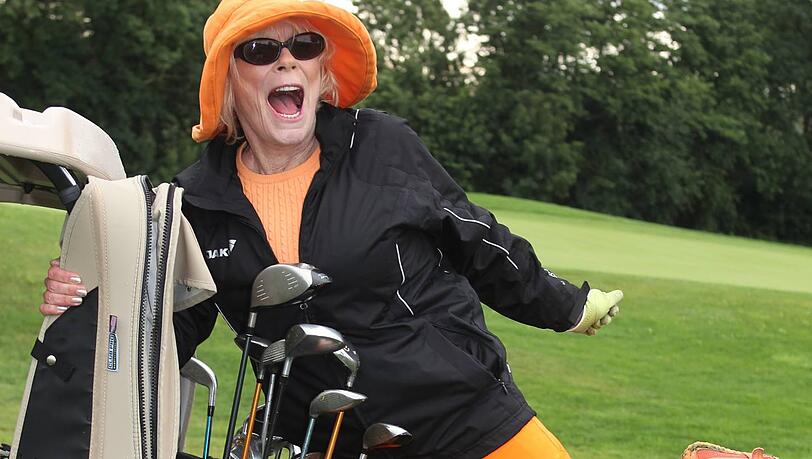 Spaß beim Golfen hatte Elke Sommer in Bad Griesbach. Spaß beim Golfen hatte Elke Sommer in Bad Griesbach.