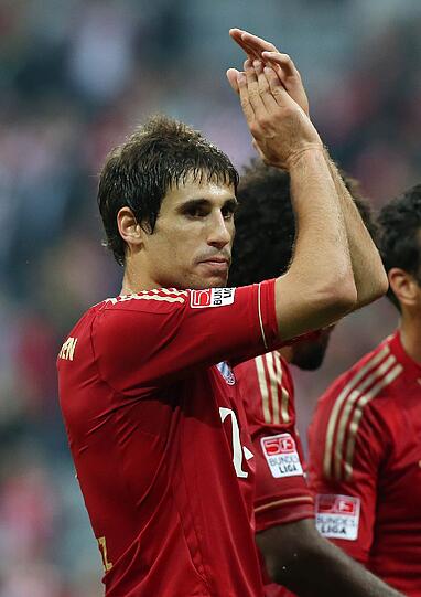 An seinem 24. Geburtstag darf 40-Millionen-Transfer Javi Martínez zum ersten Mal für die Bayern spielen. In der 77. Minute löst er Schweinsteiger ab - und beeindruckt mit einem Pass.