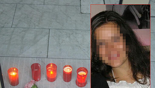 Attraktiv, sportlich, fröhlich: Diplom-Kauffrau Katrin M. arbeitete in einem Münchner Verlag. Direkt an ihrer Haustüre wurde die 31-jährige mit 18 Messerstichen getötet. Nachbarn haben Kerzen aufgestellt. Attraktiv, sportlich, fröhlich: Diplom-Kauffrau Katrin M. arbeitete in einem Münchner Verlag. Direkt an ihrer Haustüre wurde die 31-jährige mit 18 Messerstichen getötet. Nachbarn haben Kerzen aufgestellt.