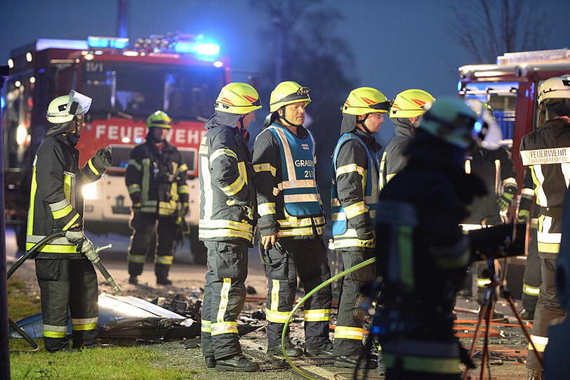Ein Audi-Fahrer geriet auf der Bundesstraße bei Marquartstein auf die Gegenfahrbahn. Es kam zum Frontalzusammenstoß.