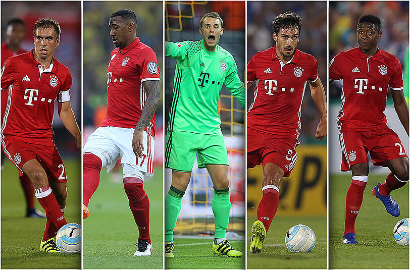 Die wohl beste Defensive Europas: Rechtsverteidiger Philipp Lahm, Innenverteidiger Jérôme Boateng, Torhüter Manuel Neuer, Innenverteidiger Mats Hummels und Linksverteidiger David Alaba (v.l.).