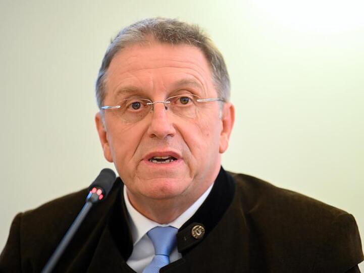 Der Kulmbacher Oberbürgermeister, Henry Schramm (CSU), gibt eine Pressekonferenz. Foto: Nicolas Armer/dpa/Archivbild