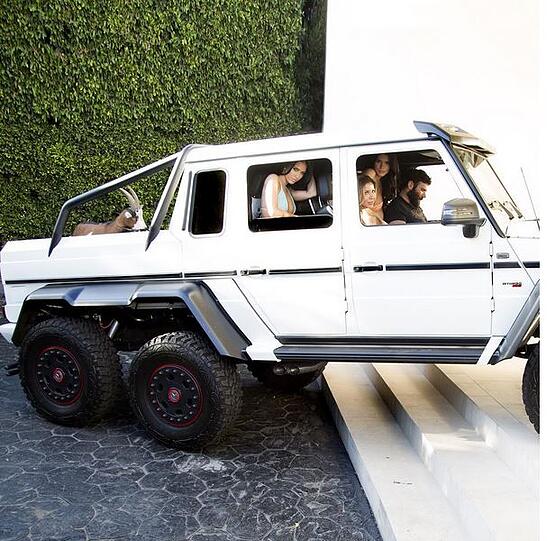 Luxuskarren, Waffen und viel, viel nackte Haut - diese drei Dinge bestimmen das Leben von Instagram-Playboy Dan Bilzerian.