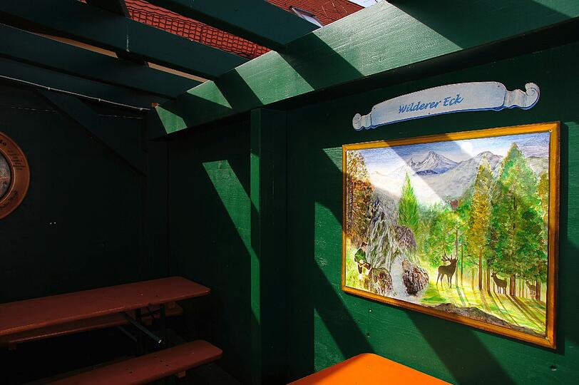 Im Hirschgarten ist Platz für 8000 Gäste - und naive Kunst.