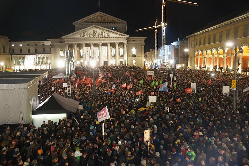 Ob es wieder so voll wird wie bei der ersten großen &bdquo;Platz da!&ldquo;-Demo im Dezember (Foto), wird sich zeigen.