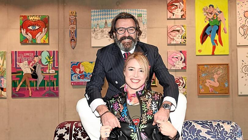 "Amore" heißt die Vernissage, Amore herrscht auch zwischen ihnen: Künstler Mauro Bergonzoli und Franziska Gräfin Fugger von Babenhausen. "Amore" heißt die Vernissage, Amore herrscht auch zwischen ihnen: Künstler Mauro Bergonzoli und Franziska Gräfin Fugger von Babenhausen.
