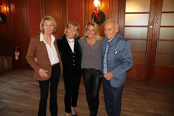 Hannelore Kiethe (v. l.) mit Margot, Silja und G&uuml;nter Steinberg.