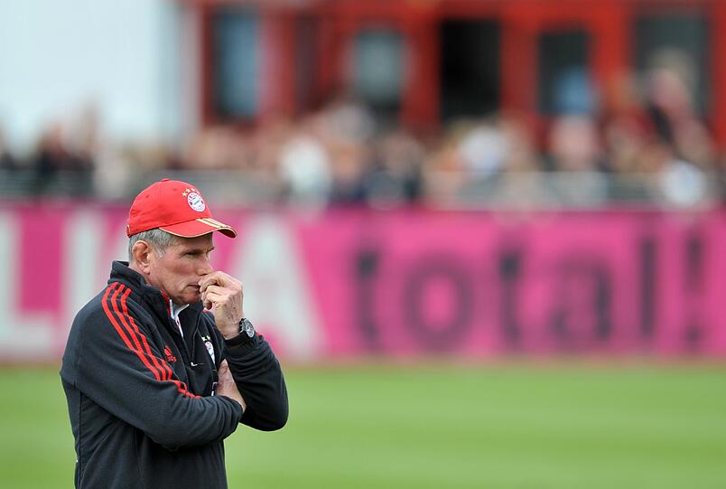 Am "Tag danach" nehmen die Bayern den Trainingsbetrieb wieder auf. Die Stimmungslage ist dabei deutlich erkennbar - die Bilder von der Säbener Straße .