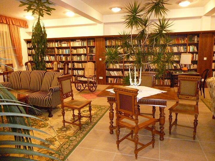 Auch eine geräumige Bibliothek gehört zum Angebot der Residenz.