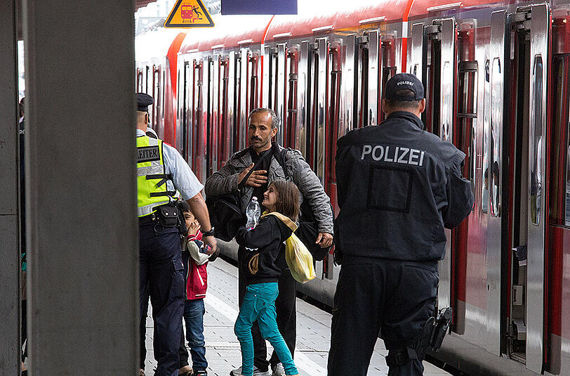 Neue Erfassungs-Prozedur: Vom Hbf geht es mit der S-Bahn zur Donnersbergerbrücke, dort erfolgt die Erfassung in einer Haller der DB.
