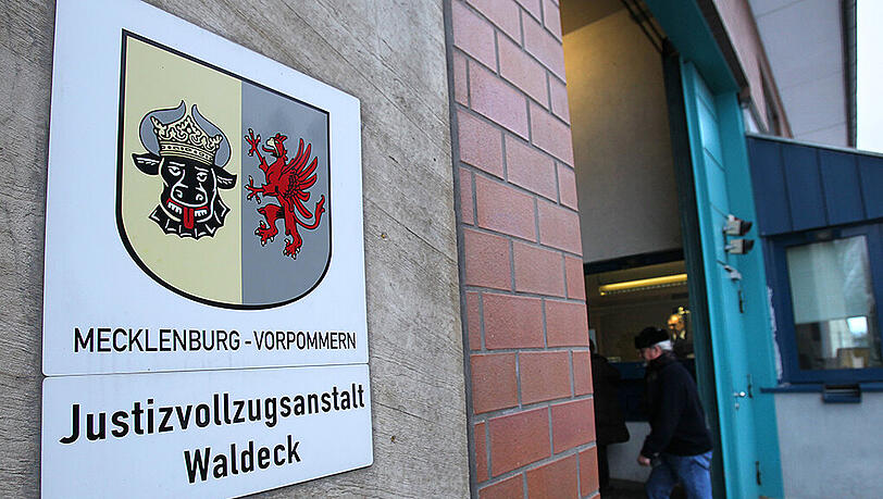 Gegen den Mann wurde Haftbefehl erlassen. Er sitzt in der JVA Waldeck in U-Haft. Gegen den Mann wurde Haftbefehl erlassen. Er sitzt in der JVA Waldeck in U-Haft.