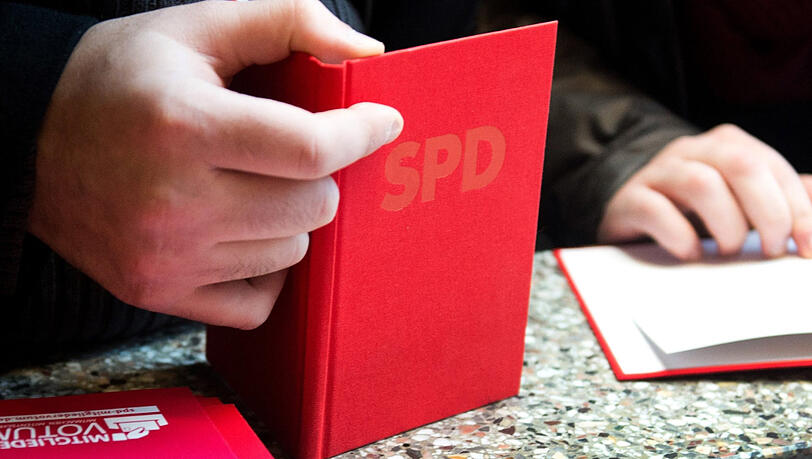 Nach dem Ja zur großen Koalition hat die SPD rund 6000 Mitglieder wieder verloren. Nach dem Ja zur großen Koalition hat die SPD rund 6000 Mitglieder wieder verloren.