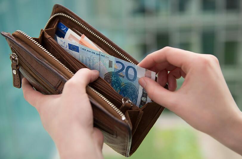 Er wollte nur helfen - dann wurde er von einem Unbekannten bestohlen.