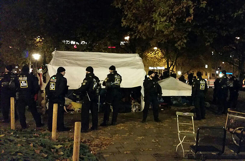 Am Freitagabend räumte die Polizei das Flüchtlingscamp am Sendlinger Tor. Die Bilder vom Einsatz.