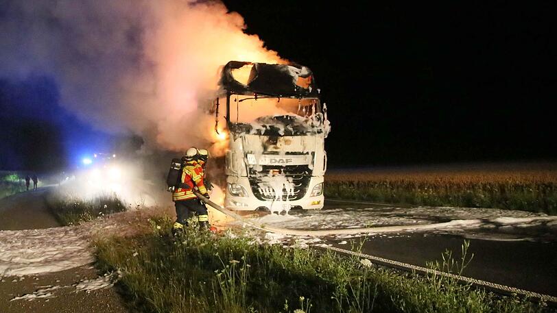 Die Bundesstraße musste knapp zwei Stunden lang komplett gesperrt werden, Verkehrsbeeinträchtigungen gab es keine.