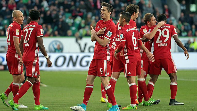 Mit seinen Saisontreffern Nummer 27 und 28 ist der Bayern-Torjäger damit an Pierre-Emerick Aubameyang vorbeigezogen und führt die Wertung an.
