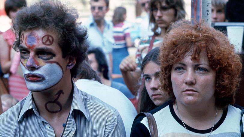 Kennen Sie die Dame rechts? Marianne Sägebrecht im Jahr 1974.