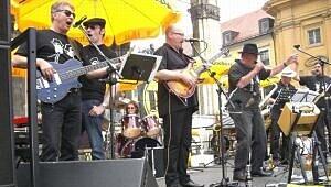 Doc`s Rhythm & Blues Connection lässt die gute alte Zeit aufleben. Doc`s Rhythm & Blues Connection lässt die gute alte Zeit aufleben.