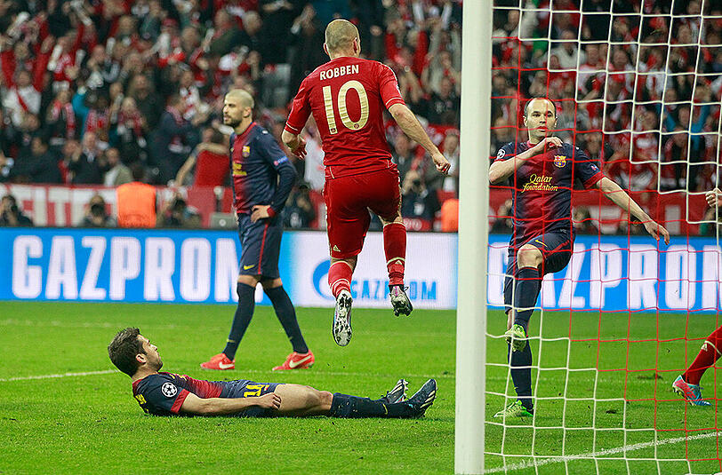 1.5.2013 FC Barcelona &ndash; FC Bayern: Acht Tage später geht es weiter. 0:3 heißt es nach Toren von Robben und Müller sowie einem Eigentor von Pique. Es ist das erste Mal, dass Barca beie Spiele in einer K.o.-Phase der Champions League verliert. Und für die Bayern der Schritt ins Finale von London, wo Dortmund mit 2:1 besiegt wird. Die Historie sagt: Treffen Bayern und Barcelona im Halbfinale aufeinander, gewinnt Bayern das Duell und anschließend den Cup.