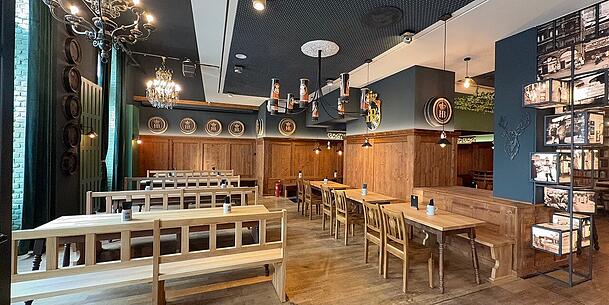 Hofbr&auml;u im Deutschen Theater: Erste Fotos zeigen, dass die Handwerker in den letzten Wochen flei&szlig;ig waren.