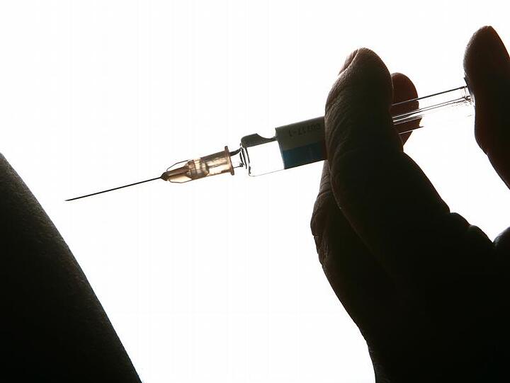 Kurz vor Beginn der Massenimpfungen: Streit um den Impfstoff