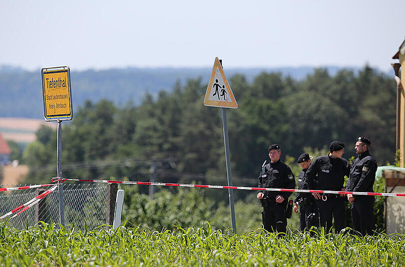 Bei einem Amoklauf im Landkreis Ansbach sind am Freitagmorgen zwei Menschen ums Leben gekommen.