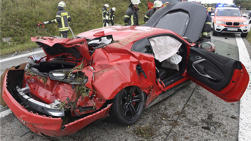 Bilder von der A94, auf der es am Sonntag zu einem Unfall mit einem 650-PS-Sportwagen gekommen ist. Die Bilder.