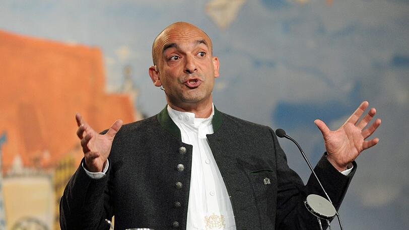 Der Kabarettist Django Asül beim Derblecken 2018.