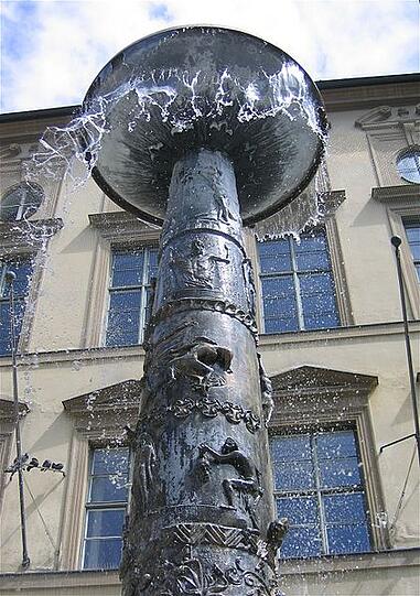 Am Richard-Strauss-Brunnen wird das Kunstprojekt am Dienstag eröffnet.