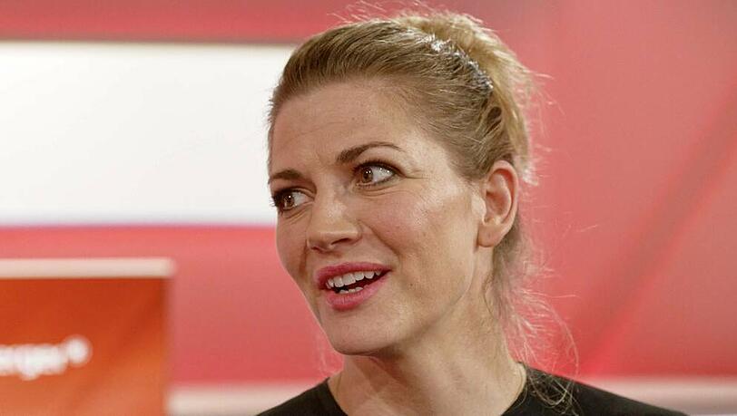 Nina Bott passt auf, was sie postet Nina Bott passt auf, was sie postet