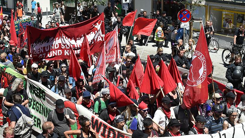 Die Protest gegen den G7-Gipfel verliefen weitgehend ruhig. Die Protest gegen den G7-Gipfel verliefen weitgehend ruhig.