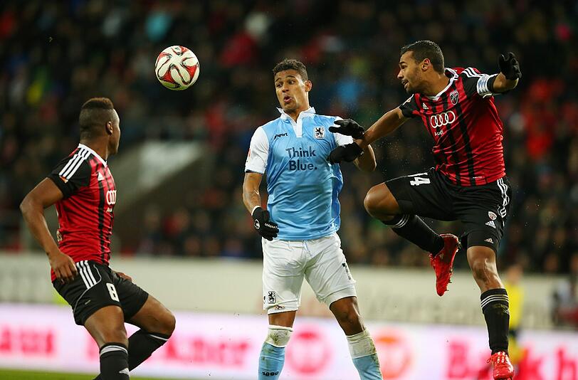 Am Gründonnerstag ist es wieder soweit: Der TSV 1860, hier Stürmer Rubin Okotie, trifft auf den FC Ingolstadt.