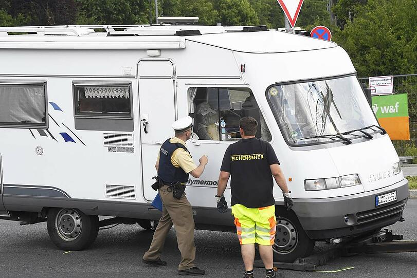 Am Dienstagvormittag kam es in Milbertshofen zu einem Unfall zwischen einem Wohnmobil und einem Roller.