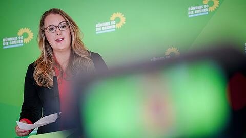 Grünen-Fraktionsvorsitzende Katharina Dröge spricht zu Medienvertretern in Berlin.