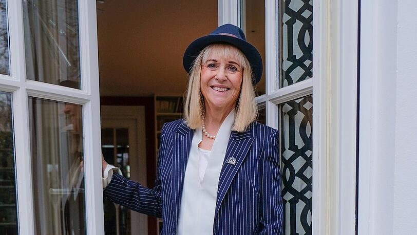 Patricia Riekel (76): Fr&uuml;her interviewte sie Politiker, heute wird sie selbst interviewt. Seit 2020 sitzt sie im Bezirksausschuss Bogenhausen und will es in diesem Jahr f&uuml;r die FDP in den Stadtrat schaffen.