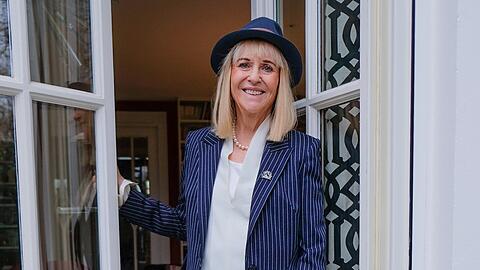 Patricia Riekel (76): Fr&uuml;her interviewte sie Politiker, heute wird sie selbst interviewt. Seit 2020 sitzt sie im Bezirksausschuss Bogenhausen und will es in diesem Jahr f&uuml;r die FDP in den Stadtrat schaffen.