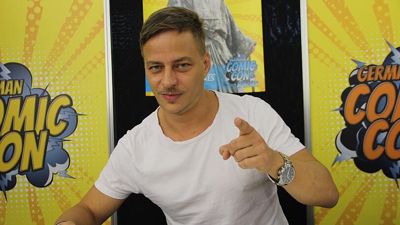 "Game of Thrones"-Star Tom Wlaschiha bei seiner Autogramm-Stunde.