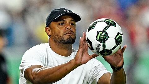 Tritt mit dem FC Bayern am Samstag in Augsburg an: Trainer Vincent Kompany. (Archivbild)