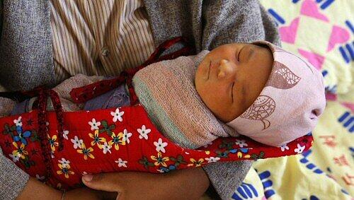Ein chinesisches Baby - von der jungen Mutter und ihrem Kind gibt es keine Bilder Ein chinesisches Baby - von der jungen Mutter und ihrem Kind gibt es keine Bilder