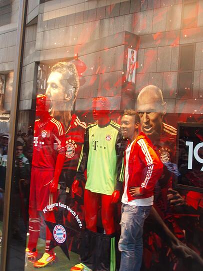 David Alaba und Holger Badstuber machen bei einem Videodreh München unsicher.