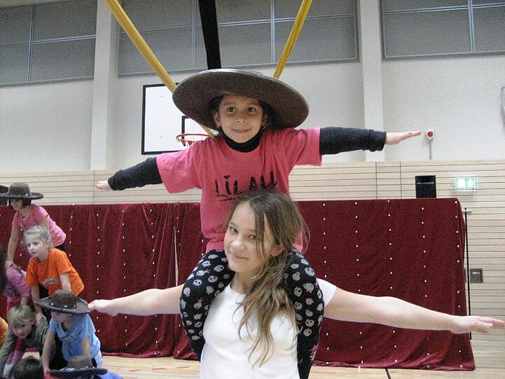 Beim Ferienprogramm Lilalu ist für alle Kinder etwas dabei - Sport, Zirkus, Theater, Tanz oder Musik sind im Angebot.